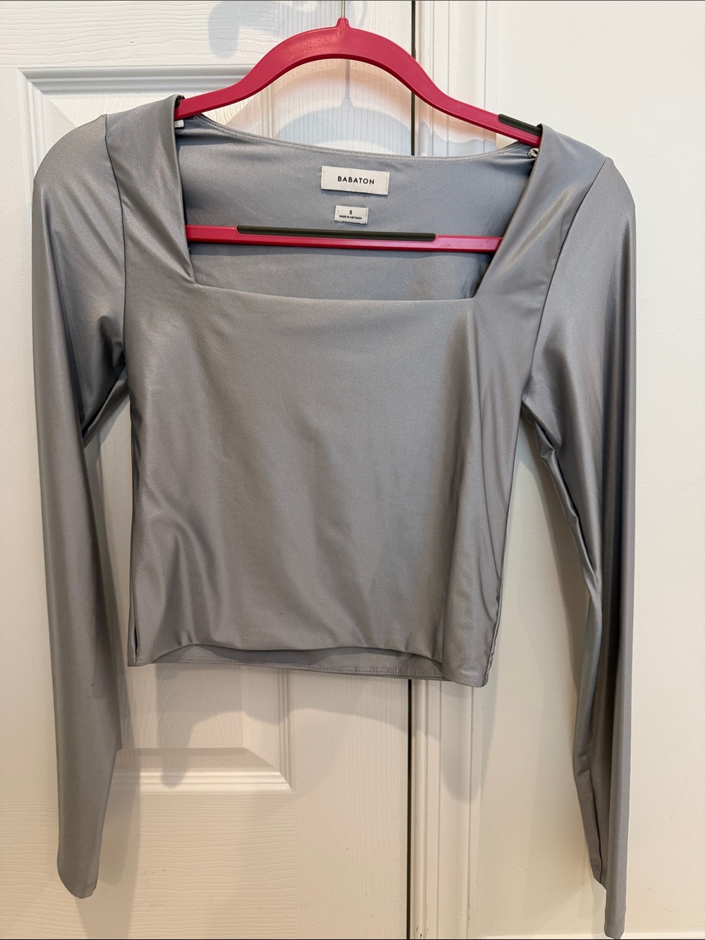 Babaton Metallic Gray Square-Neck Long-Sleeve Crop Top